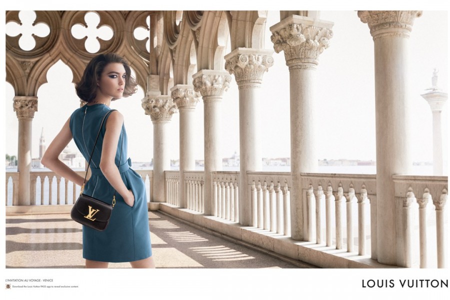 Louis-Vuitton-28-Vogue-30oct13-David-Sims_b_1080x720