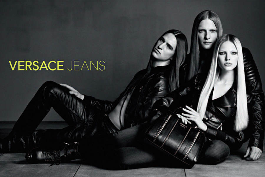 Унисекс и эстетика гранжа в кампании Versace Jeans