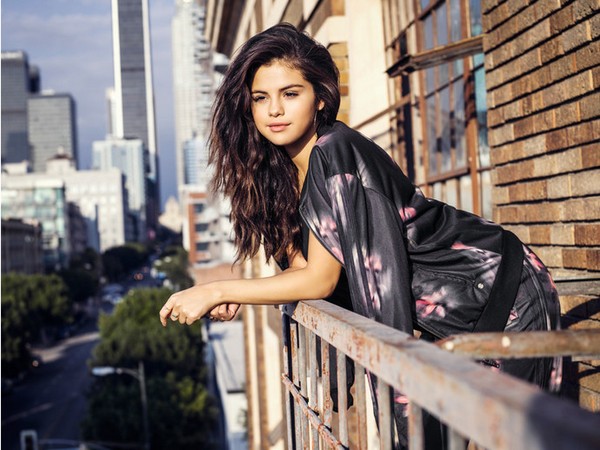 Selena-Gomez-Adidas-Neo-collection-City-Life-4