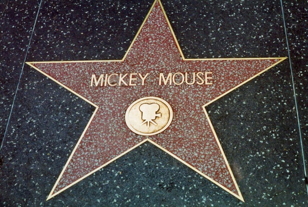 Звезда Микки Мауса на Аллее славы в Голливуде